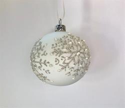 Julepynt - Sart hvid glaskugle med snefnug i sølv